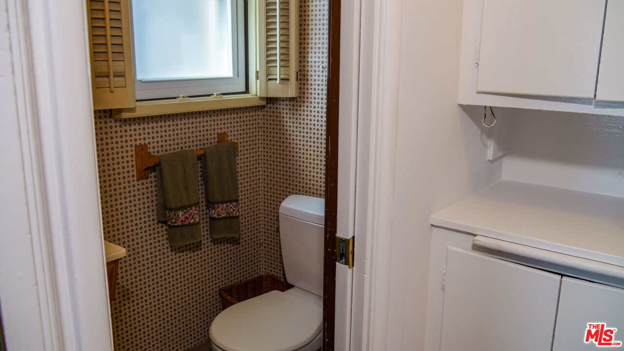 7505 Rindge Avenue Playa del Rey, CA 90293 - Photo 26 of 29 a bathroom with a toilet and a sink