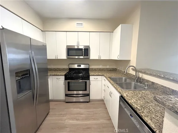 $3,150 | 1801 East Katella Avenue, Anaheim, CA 92805