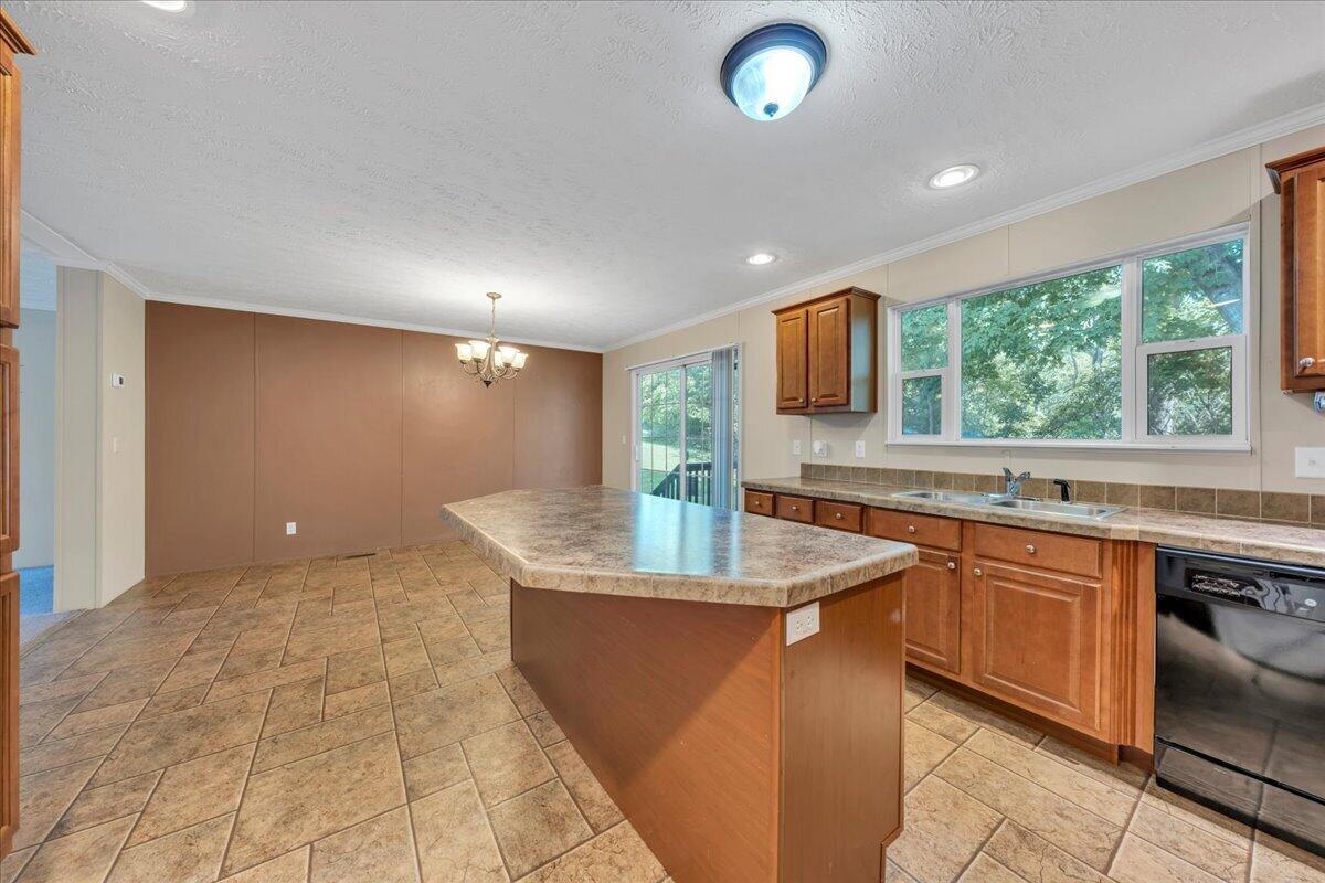 106 Crest Court Blue Ridge, VA 24064 - Photo 16 of 43 16-MIB03434