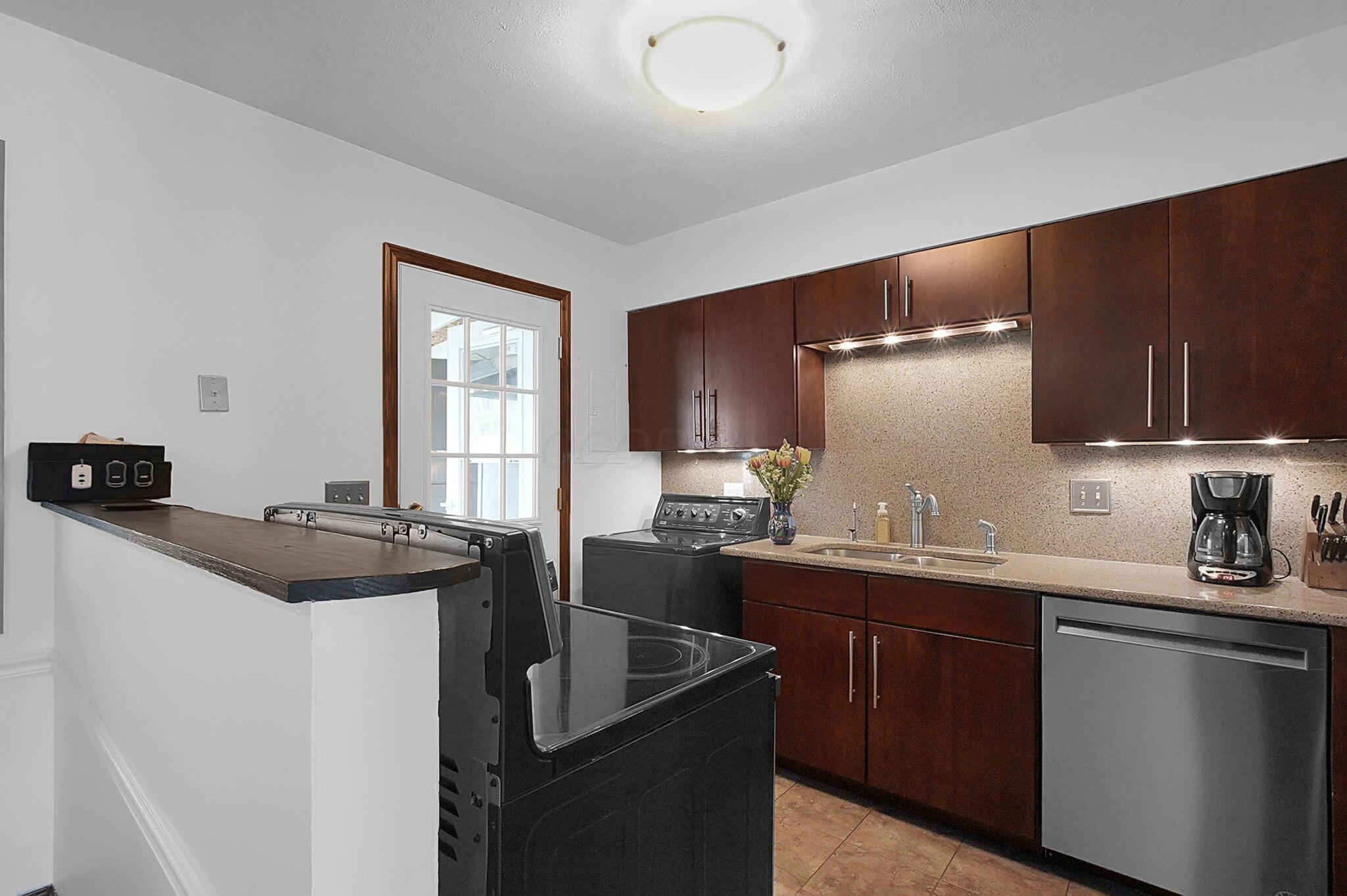 348 Darbyhurst Road Columbus, OH 43228 - Photo 6 of 31 15-web-or-mls-348-darbyhurst-rd