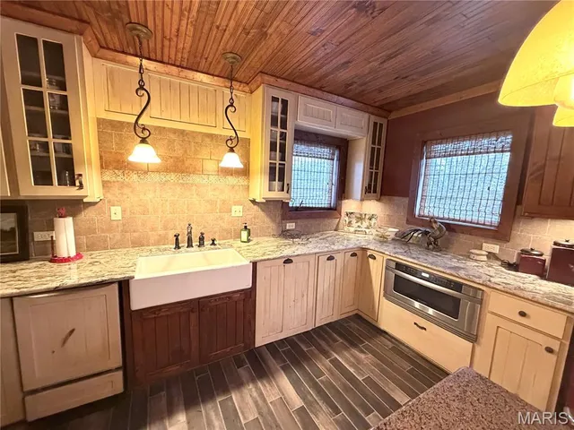 $925,000 | 853 Twisted Cedar Drive, Beaufort, MO 63013