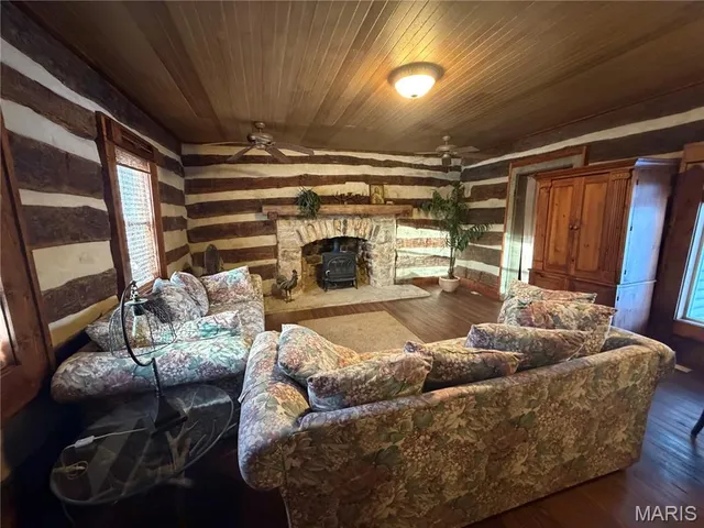 $925,000 | 853 Twisted Cedar Drive, Beaufort, MO 63013