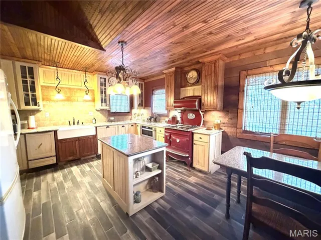 $925,000 | 853 Twisted Cedar Drive, Beaufort, MO 63013