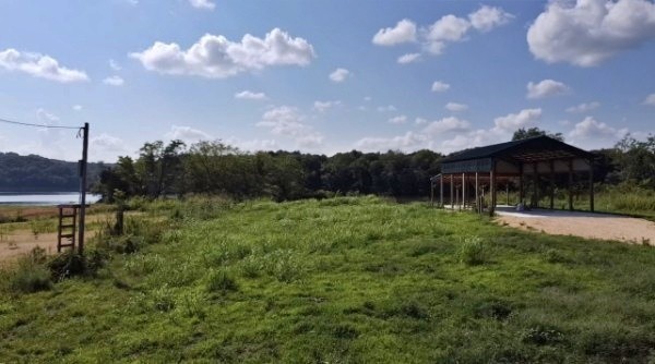 2781 Hardin Bottom Road Clifton, TN 38425 - Photo 2 of 10 a view of a garden