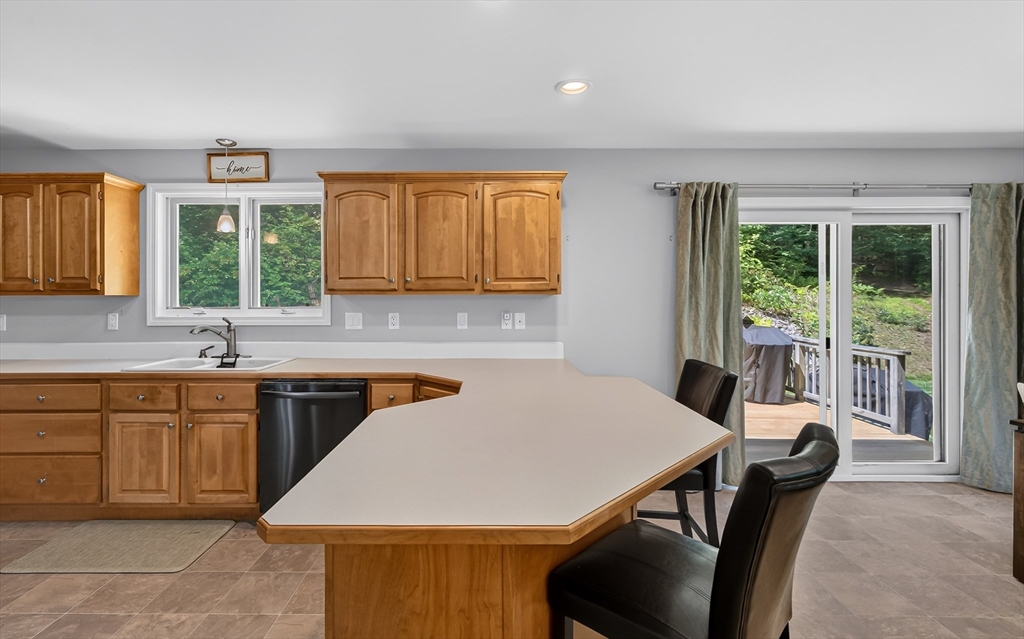 170 Queen Lake Road Phillipston, MA 01331 - Photo 4 of 42 Gallery Image 4