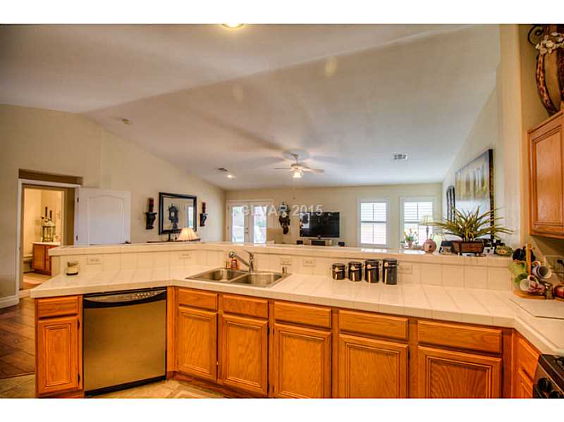 187 Ruby Ridge Avenue Henderson, NV 89002 - Photo 16 of 20 Kitchen.