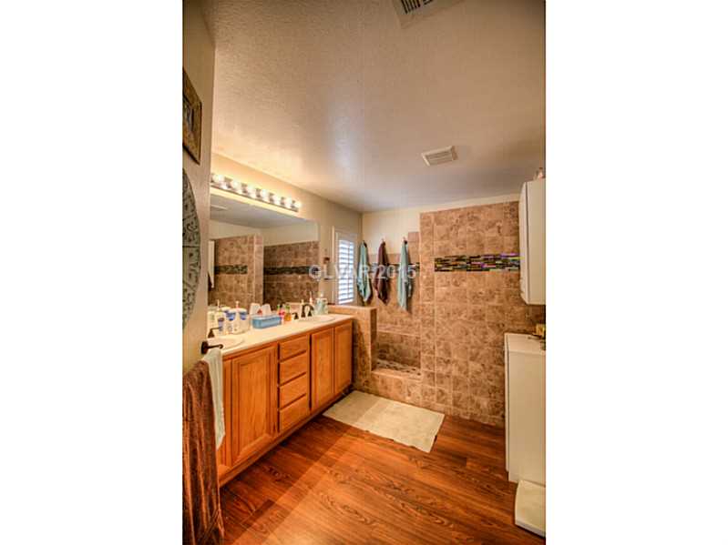 187 Ruby Ridge Avenue Henderson, NV 89002 - Photo 18 of 20 Master Bath/Spa.