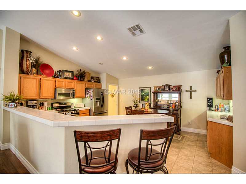 187 Ruby Ridge Avenue Henderson, NV 89002 - Photo 2 of 20 Kitchen.