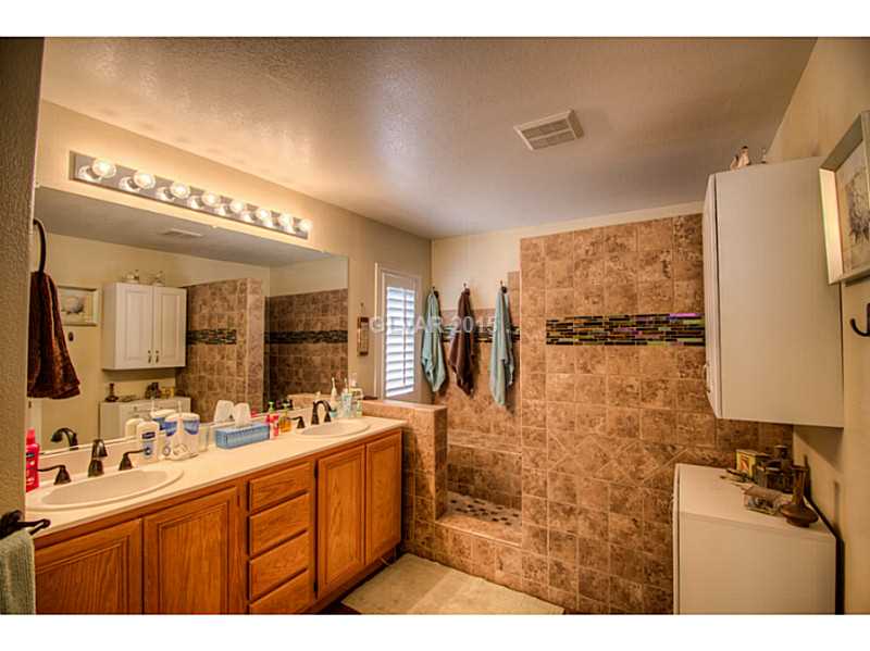187 Ruby Ridge Avenue Henderson, NV 89002 - Photo 7 of 20 Master Bath/Spa.