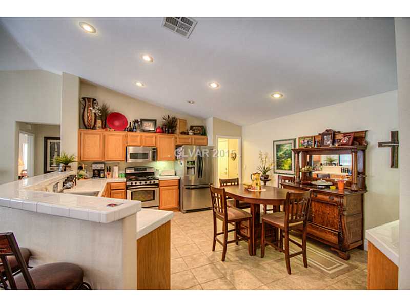 187 Ruby Ridge Avenue Henderson, NV 89002 - Photo 9 of 20 Kitchen.