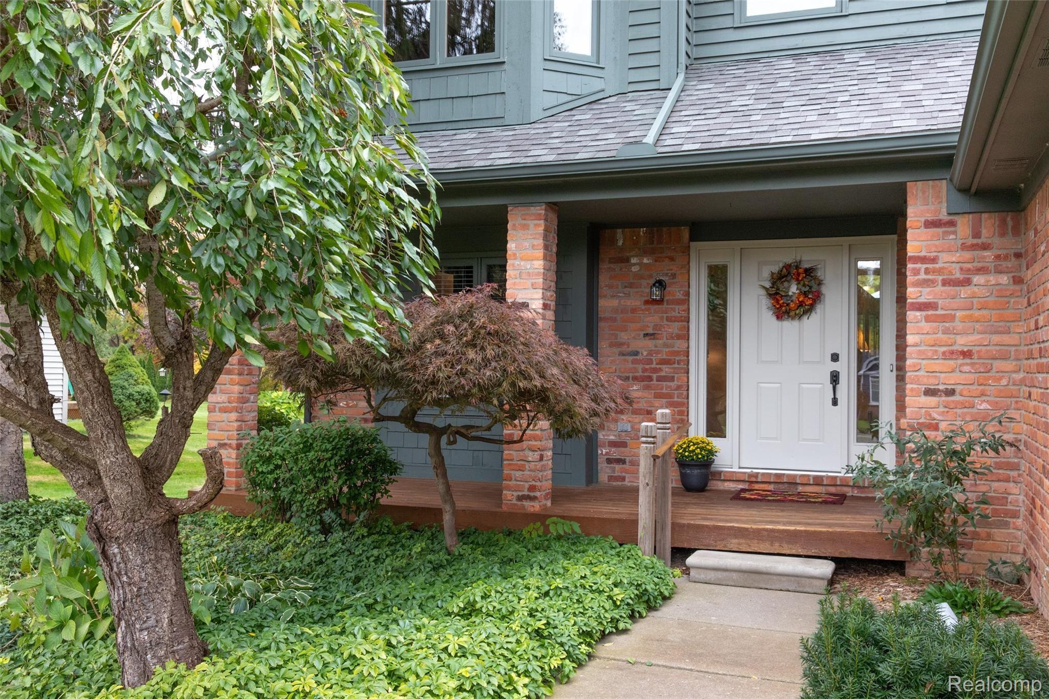 8652 Miller Road Clarkston, MI 48348 - Photo 7 of 47 Welcome Home!
