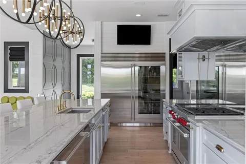 $3,950,000 | 16509 MacAllister Court, Loch Lloyd, MO 64012