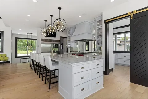 $3,950,000 | 16509 MacAllister Court, Loch Lloyd, MO 64012