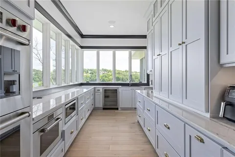 $3,950,000 | 16509 MacAllister Court, Loch Lloyd, MO 64012