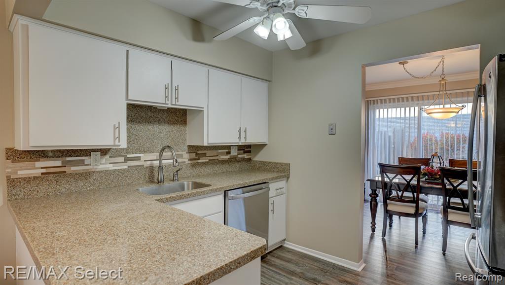 60 Stratford Lane Rochester Hills, MI 48309 - Photo 4 of 47