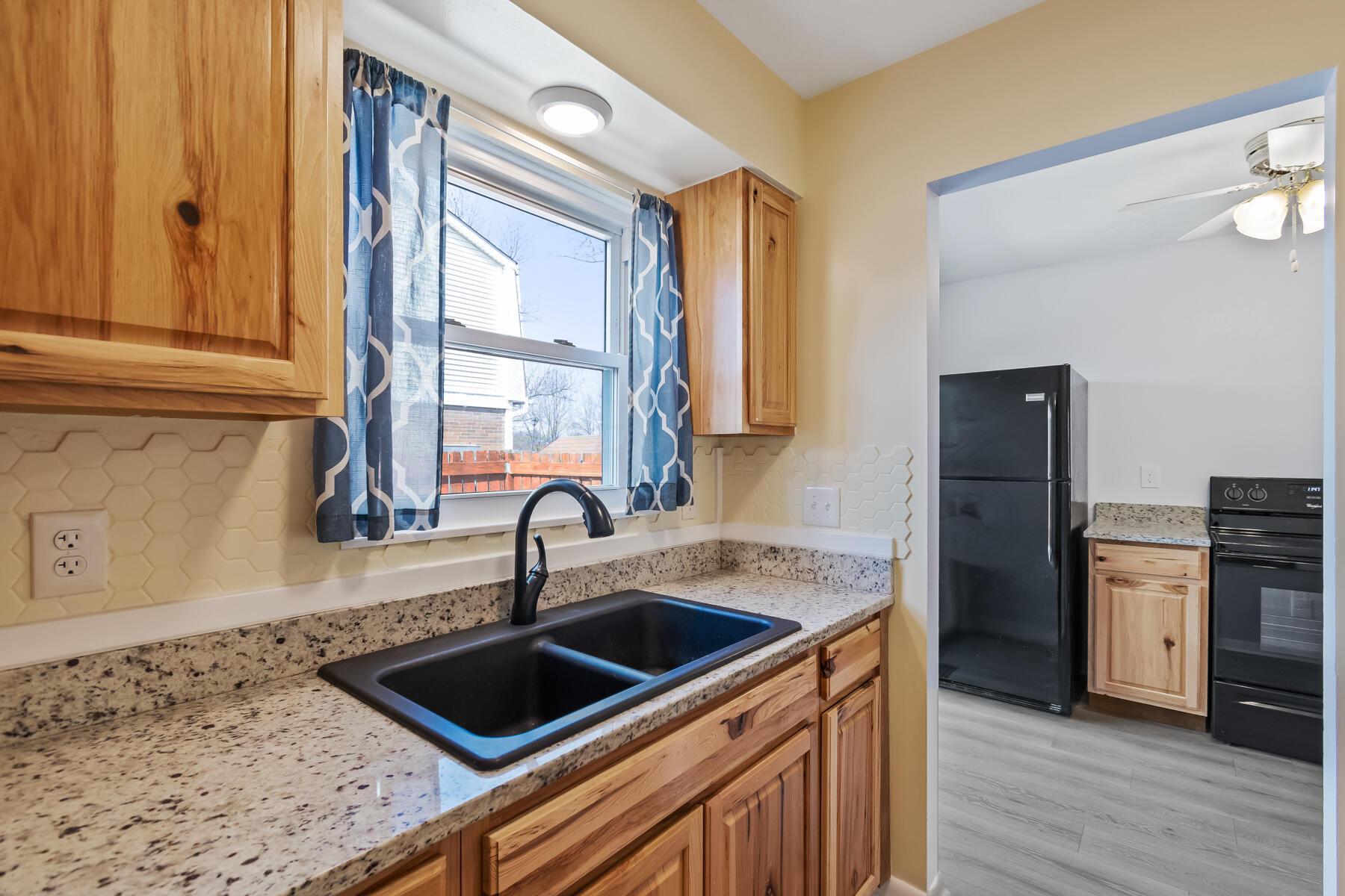 559 Harding Lane Delaware, OH 43015 - Photo 13 of 38 Kitchen