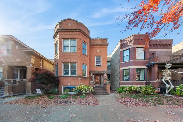 $2,000 | 3636 North Claremont Avenue, Unit G, Chicago, IL 60618