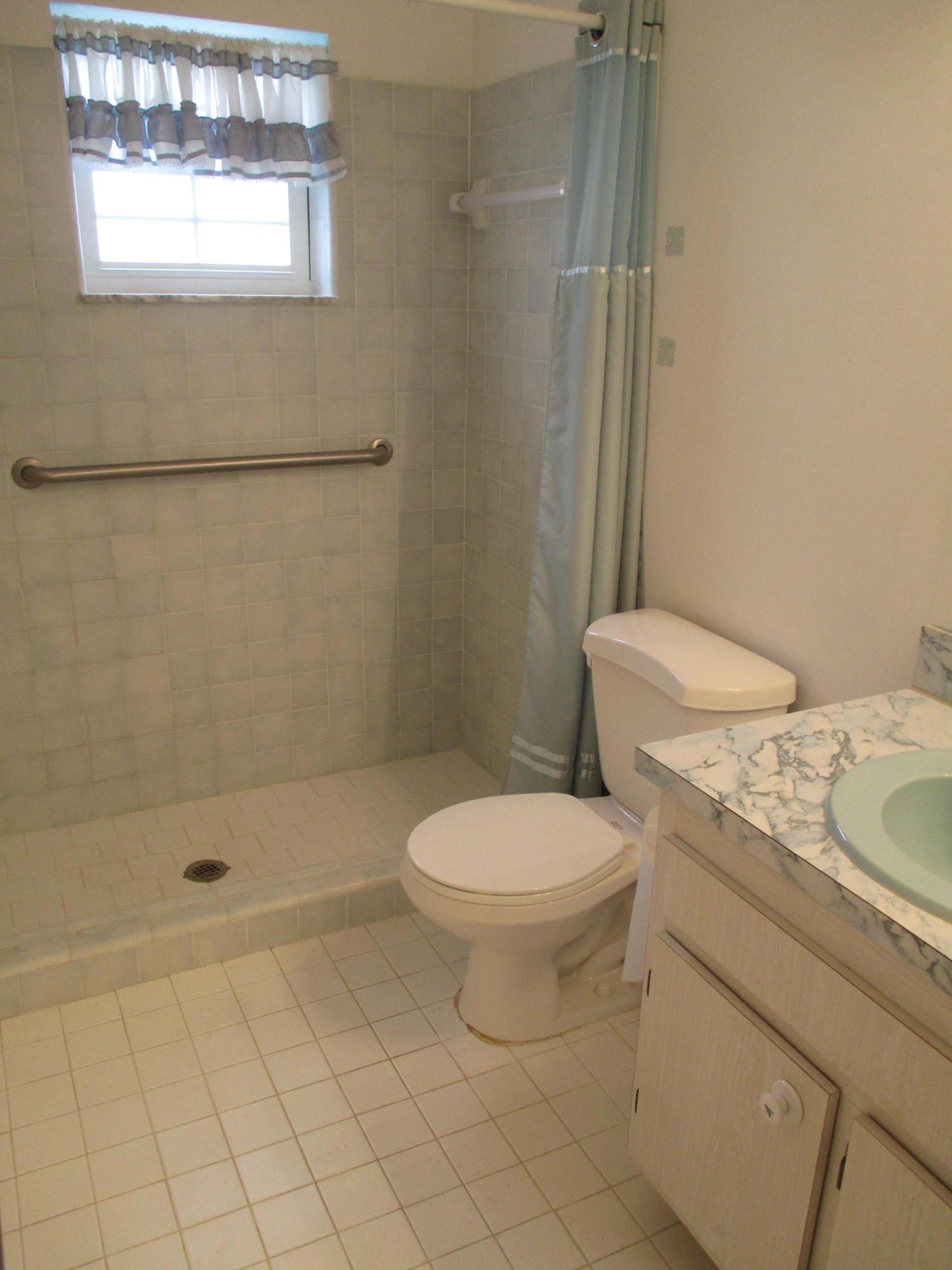 2007 Southwest Roma Way Boynton Beach, FL 33426 - Photo 25 of 46 BRIGHT, CLEAN BATH