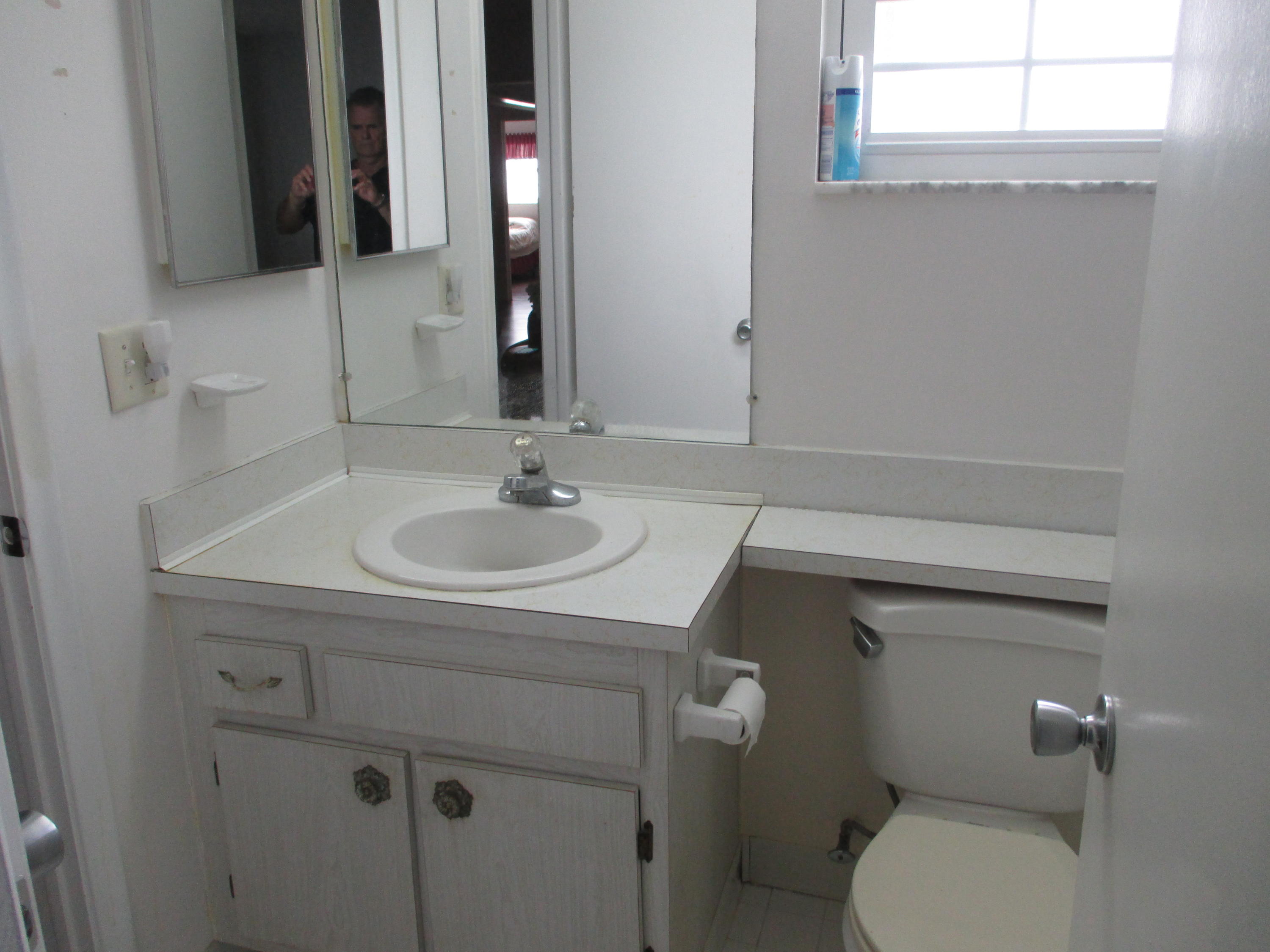 2007 Southwest Roma Way Boynton Beach, FL 33426 - Photo 34 of 46 GUEST BATH