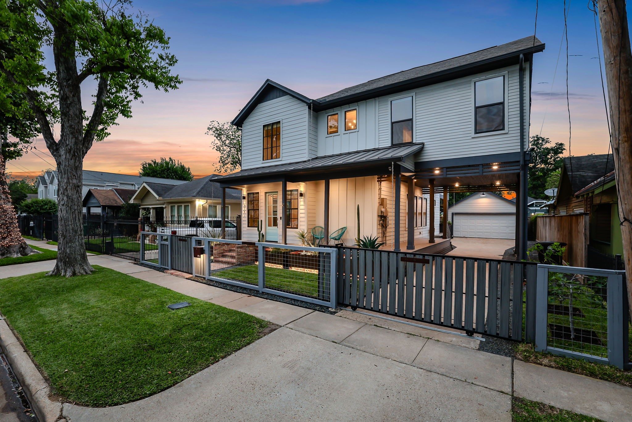 914 Robbie Street Houston, TX 77009 - Photo 2 of 50 a view of house and outdoor space