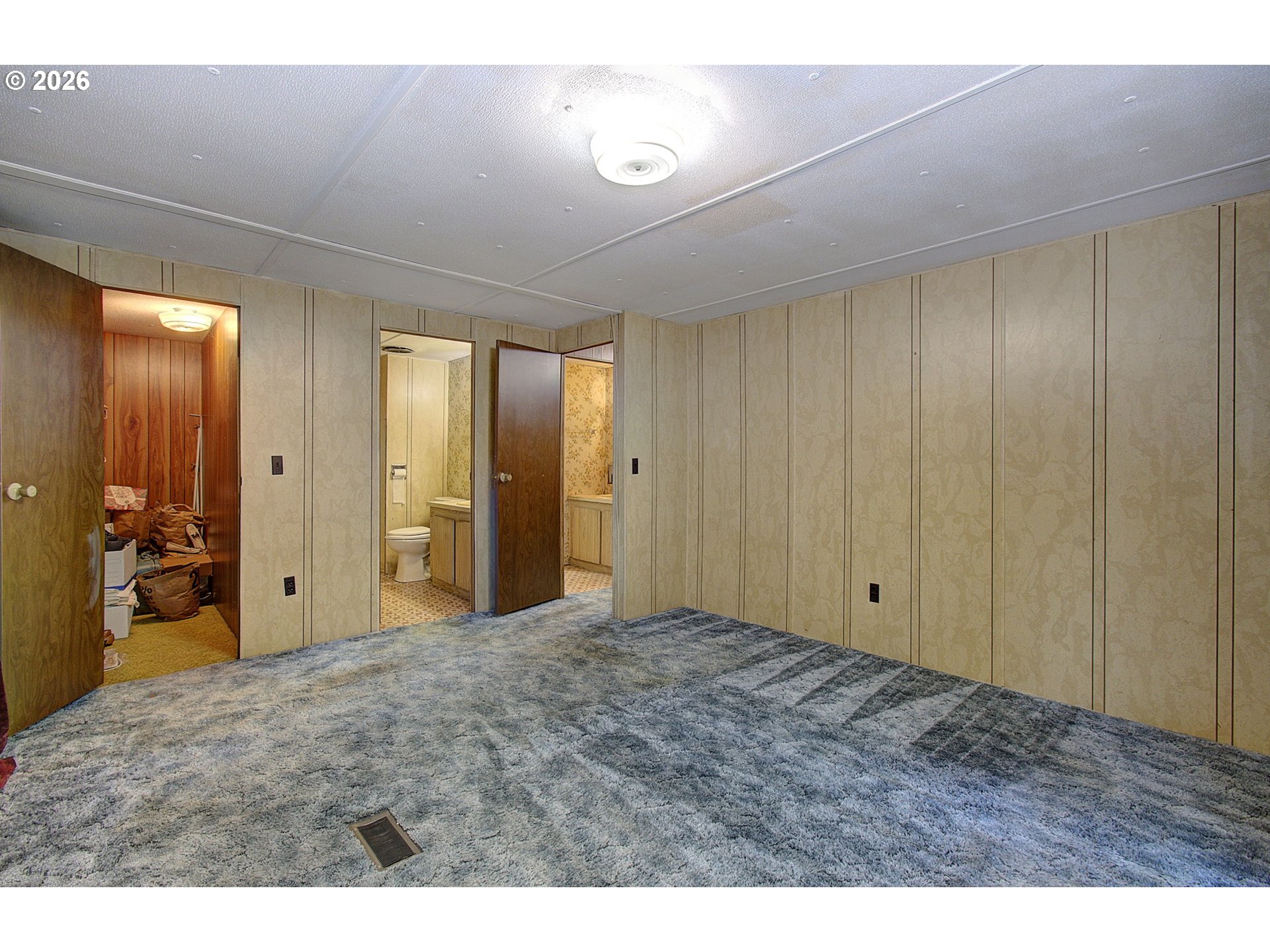 41615 Northeast Cedar Ridge Road Amboy, WA 98601 - Photo 22 of 44 a view of a big room with closet area