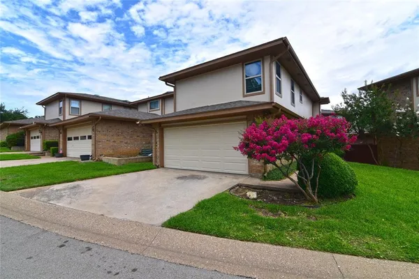 $2,200 | 100 Morrow Drive, Bedford, TX 76021