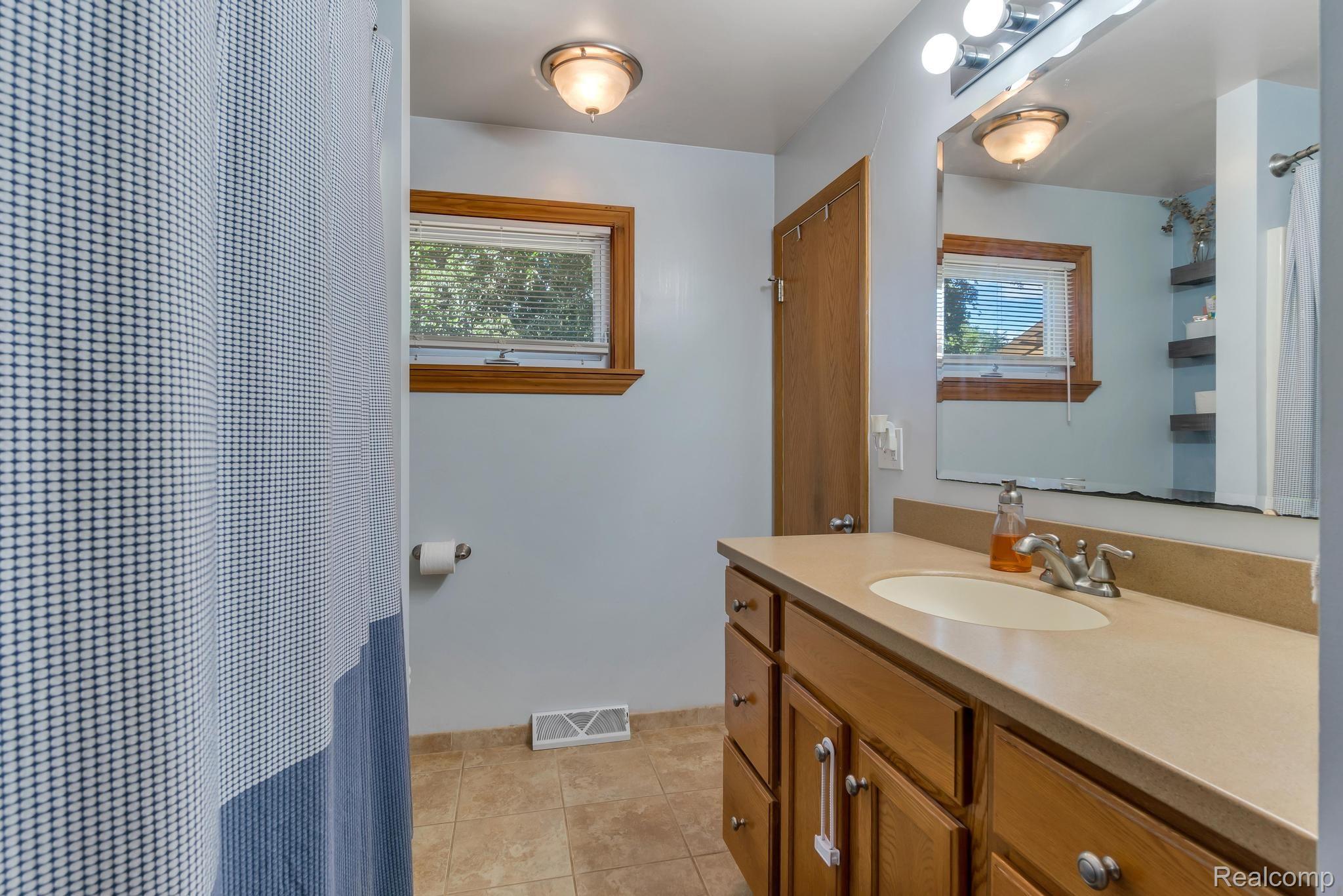 13308 North Road Fenton, MI 48430 - Photo 14 of 30 Gallery Image 14