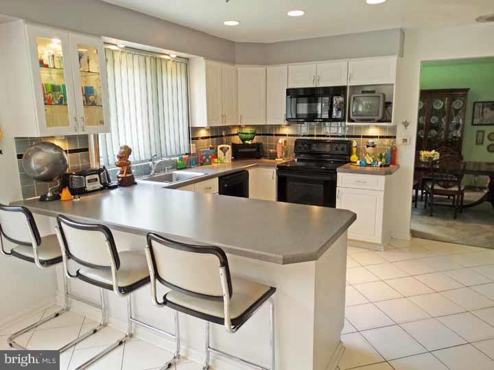 95 Snowflake Road Huntingdon Valley, PA 19006 - Photo 11 of 25 Kitchen