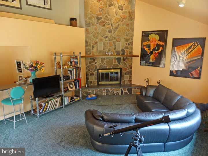 95 Snowflake Road Huntingdon Valley, PA 19006 - Photo 12 of 25 Family Room