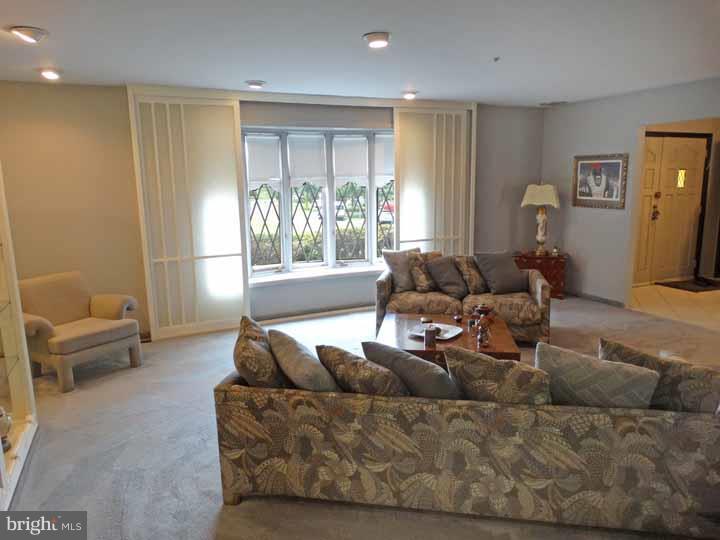 95 Snowflake Road Huntingdon Valley, PA 19006 - Photo 5 of 25 Living Room
