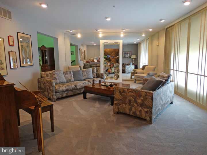 95 Snowflake Road Huntingdon Valley, PA 19006 - Photo 6 of 25 Living Room