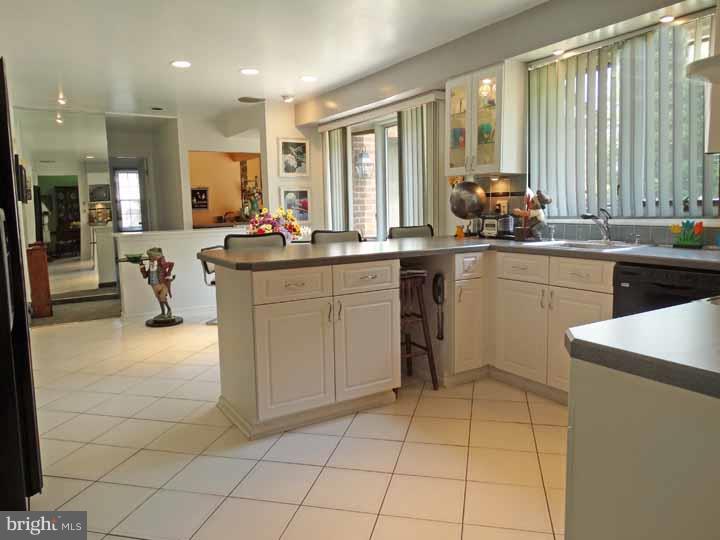 95 Snowflake Road Huntingdon Valley, PA 19006 - Photo 8 of 25 Kitchen
