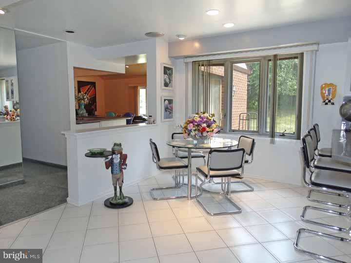 95 Snowflake Road Huntingdon Valley, PA 19006 - Photo 10 of 25 Kitchen