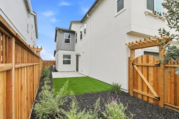 a view of a back yard of the house
