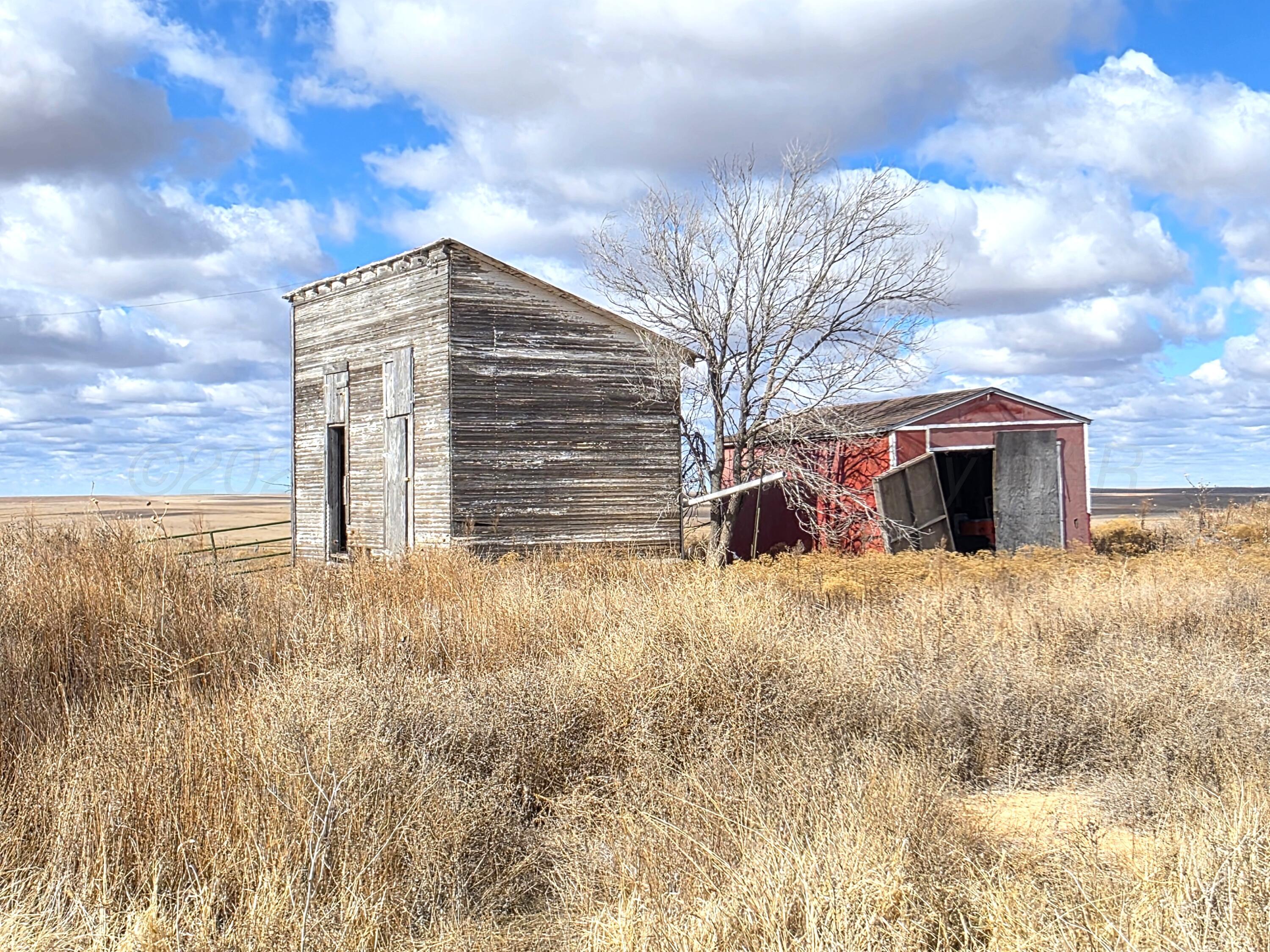 330 Major Reed Road Pampa, TX 79065 - Photo 11 of 19 a backyard of a house