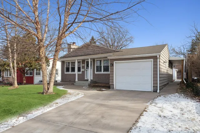 $225,000 | 2317 Washington Lane, Davenport, IA 52804