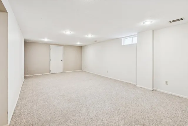 $225,000 | 2317 Washington Lane, Davenport, IA 52804