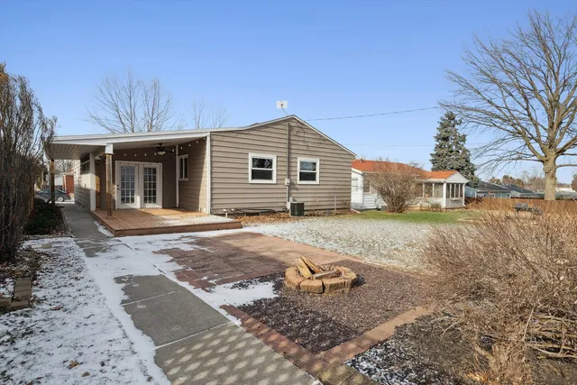 $225,000 | 2317 Washington Lane, Davenport, IA 52804