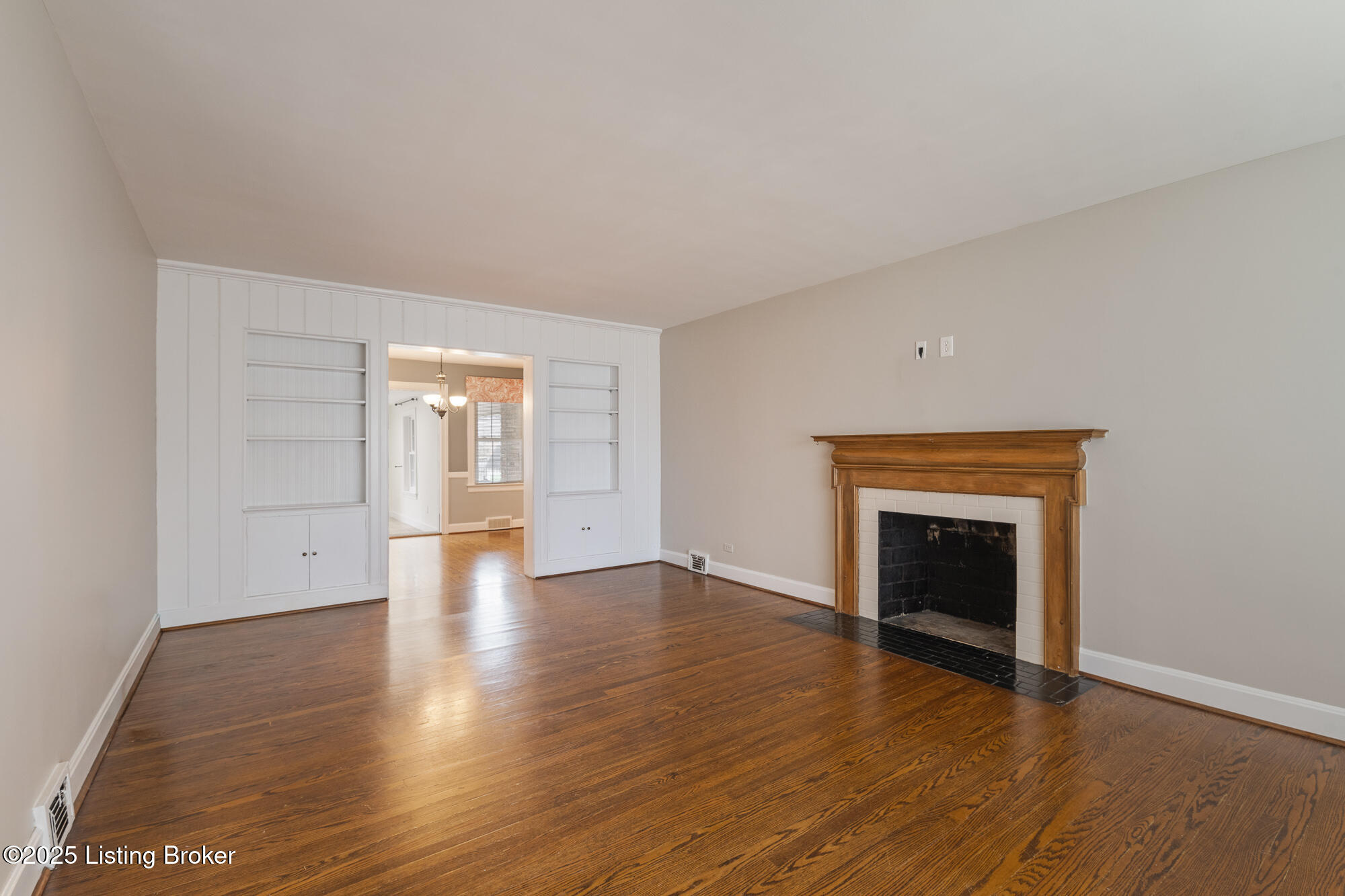 203 South Hampton Road Louisville, KY 40222 - Photo 12 of 41 Living room