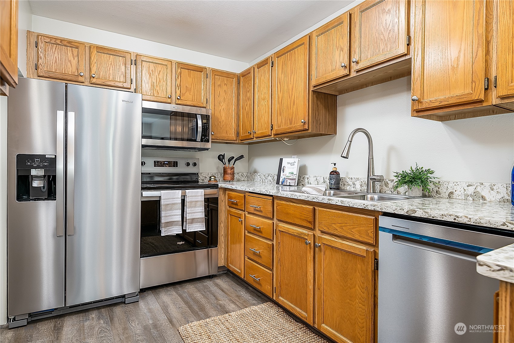 8017 212th Street Southwest, Unit 2 Edmonds, WA 98026 - Photo 7 of 19 Gallery Image 7