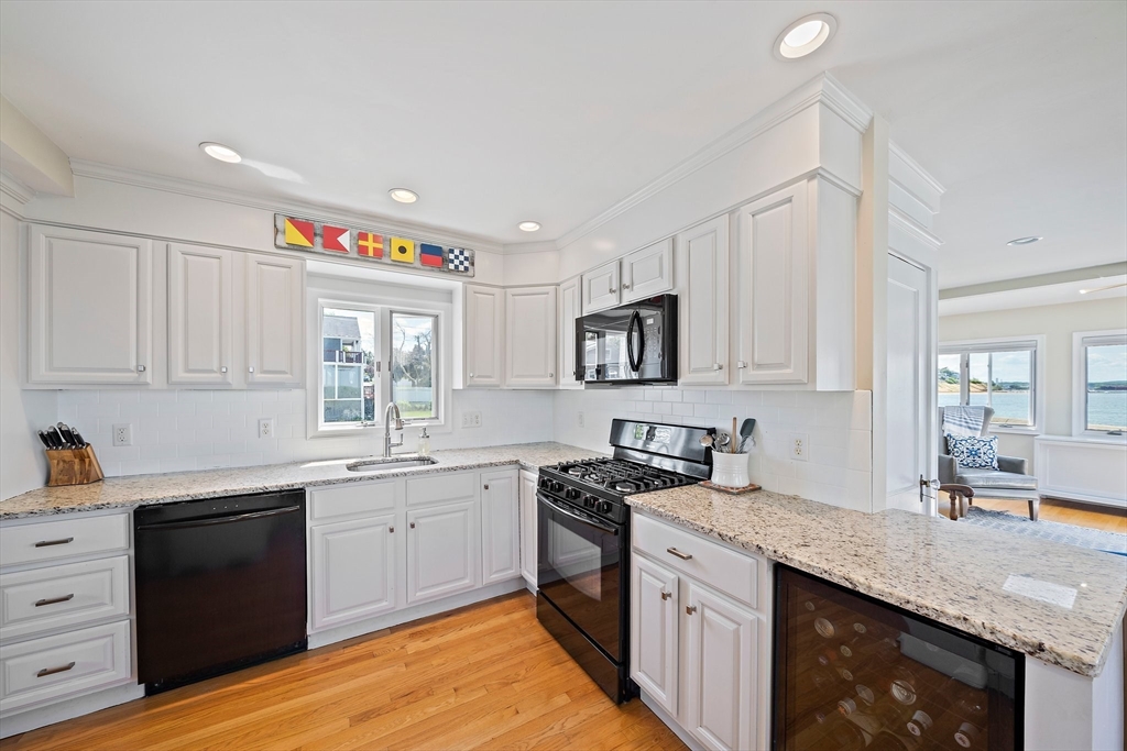 25 Fort Point Road Weymouth, MA 02191 - Photo 5 of 42