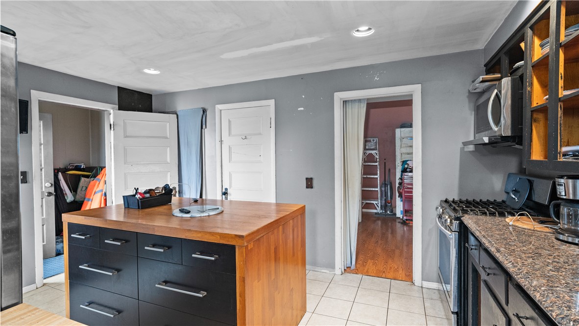 54 East Earle Street Cumberland, RI 02864 - Photo 20 of 34