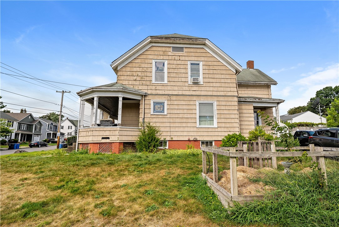 54 East Earle Street Cumberland, RI 02864 - Photo 3 of 34