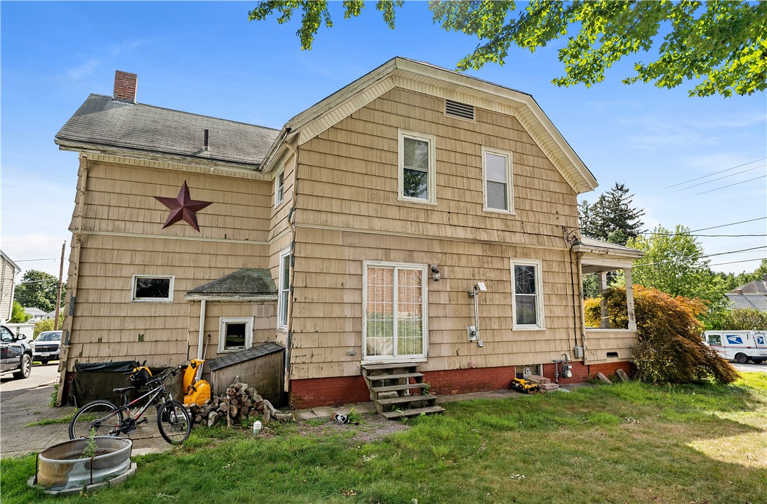 54 East Earle Street Cumberland, RI 02864 - Photo 4 of 34