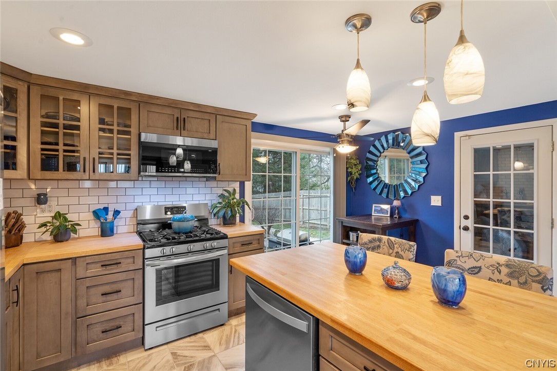 4285 Aurora Path Clay, NY 13090 - Photo 12 of 36