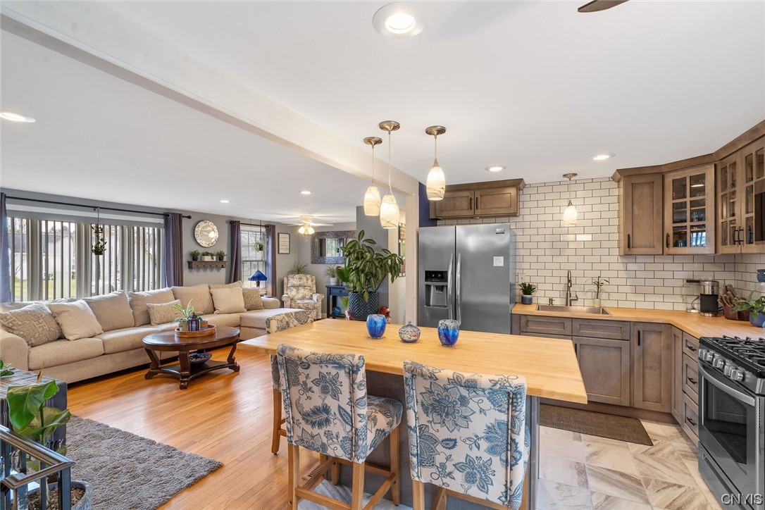 4285 Aurora Path Clay, NY 13090 - Photo 16 of 36