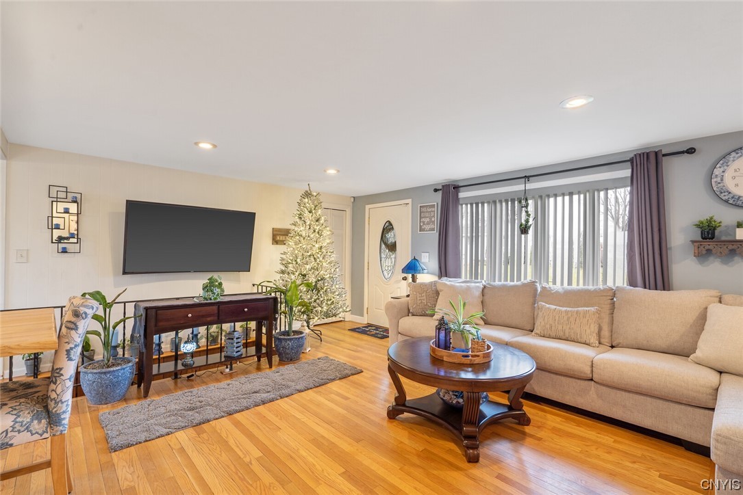 4285 Aurora Path Clay, NY 13090 - Photo 5 of 36