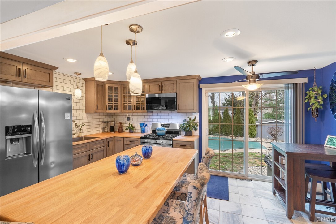 4285 Aurora Path Clay, NY 13090 - Photo 9 of 36