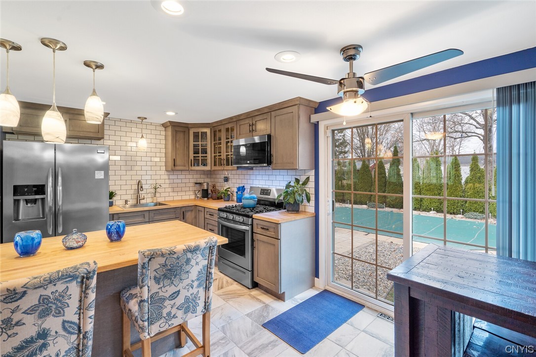 4285 Aurora Path Clay, NY 13090 - Photo 10 of 36