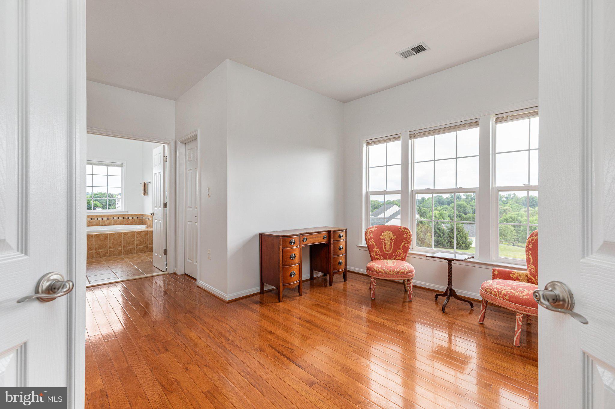 38786 Rambling Farm Drive Hamilton, VA 20158 - Photo 37 of 97 Hardwoods in primary retreat